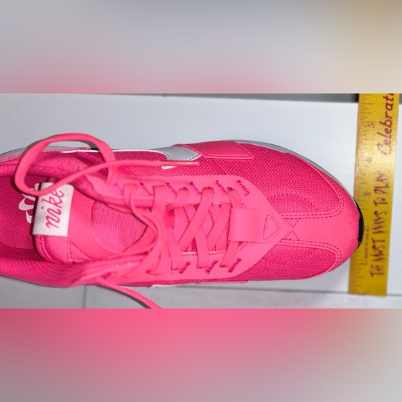 NWT NIKE Air Max Pre-Day Hyper Metallic PINK Running Shoe GIRL Sz.7 / Women 8.5 - Picture 7 of 10